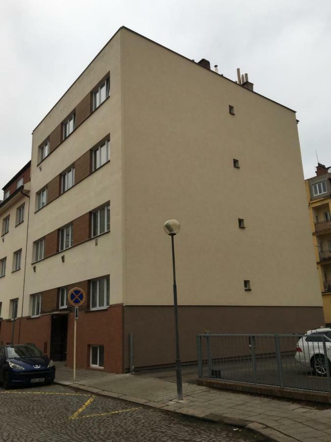 Ap10 - Apartments 4U Brezinova "Overnight Simply" Hradec Králové 外观 照片
