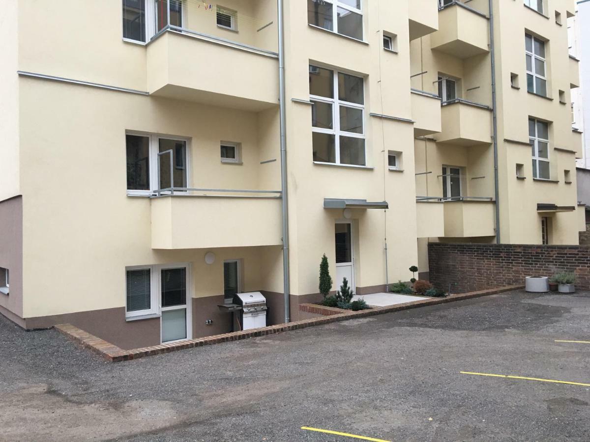 Ap10 - Apartments 4U Brezinova "Overnight Simply" Hradec Králové 外观 照片