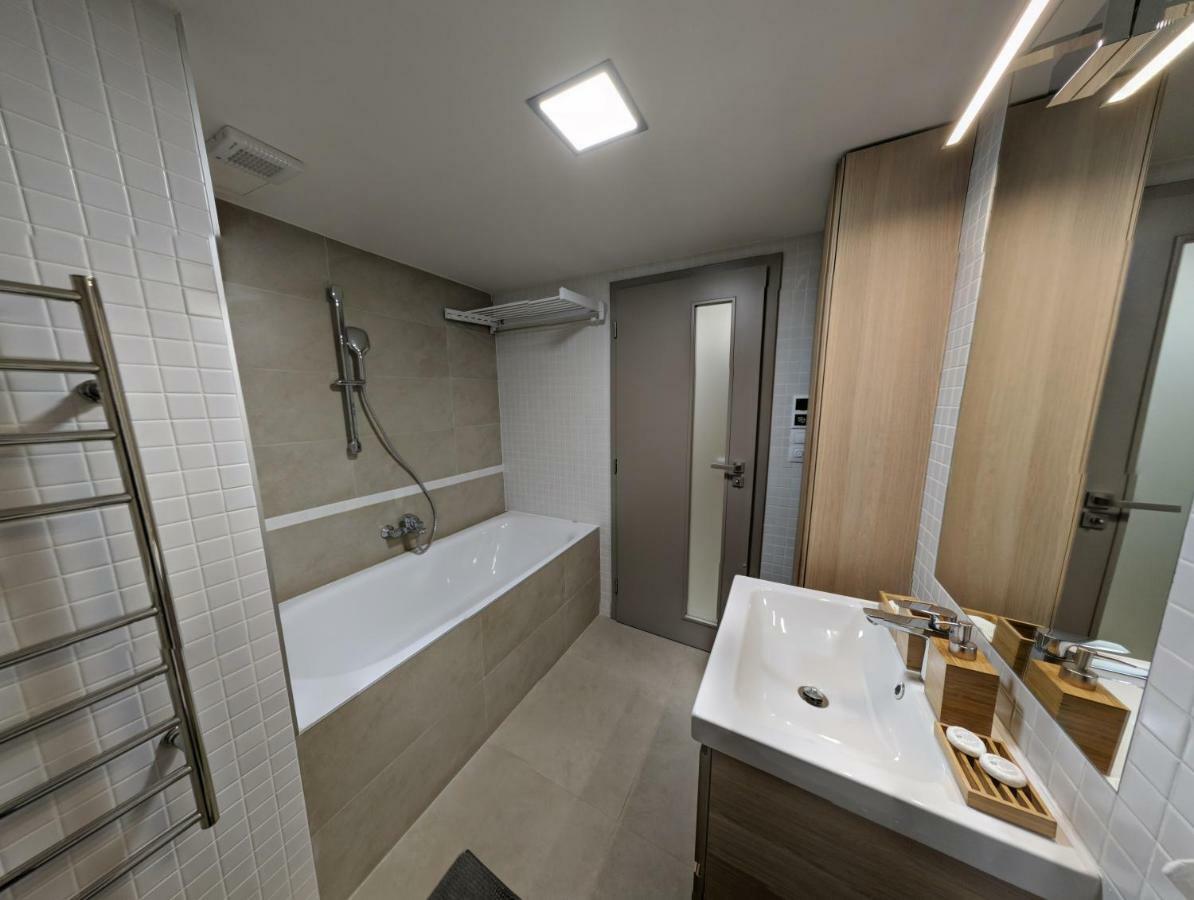 Ap10 - Apartments 4U Brezinova "Overnight Simply" Hradec Králové 外观 照片