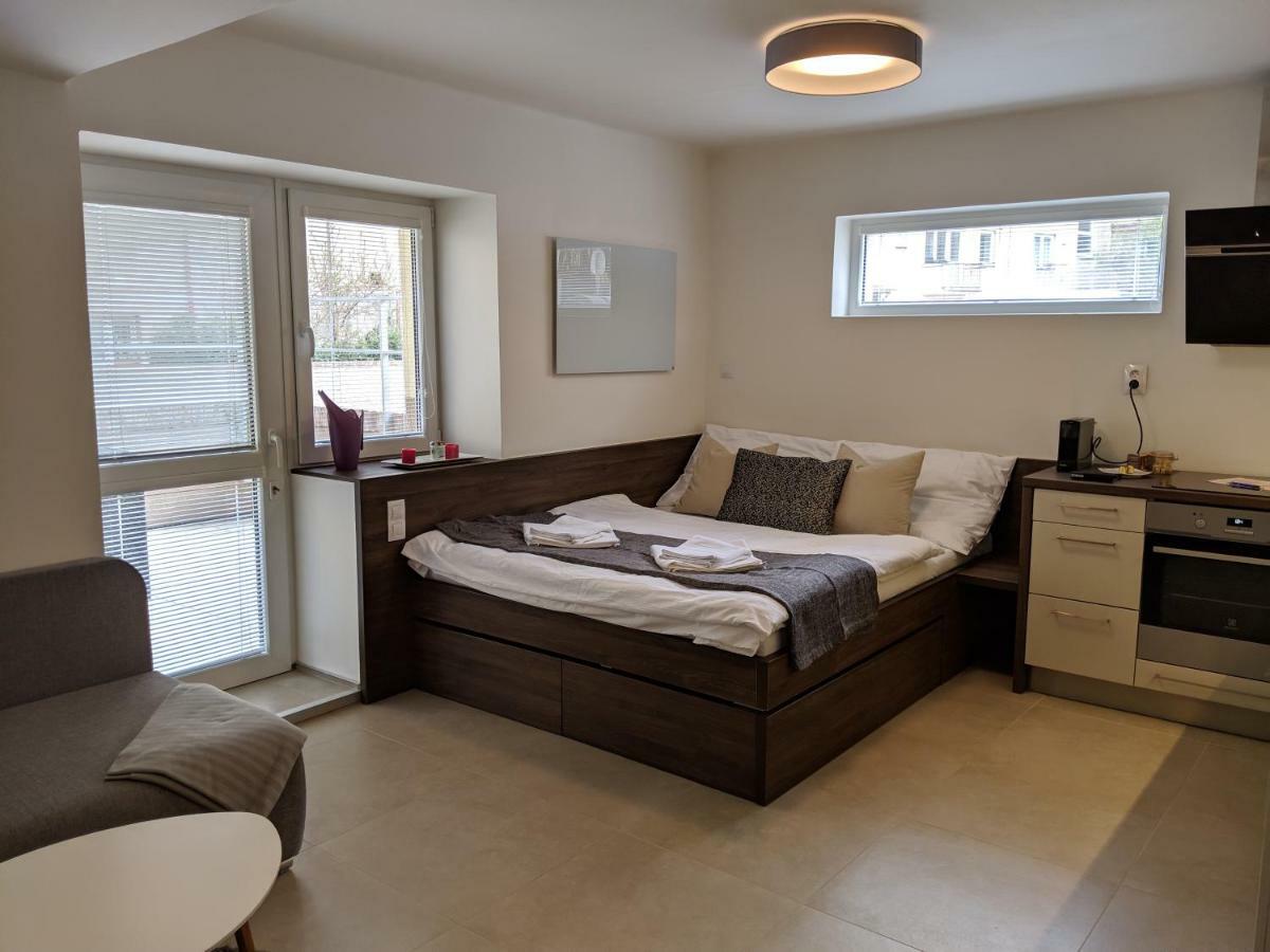 Ap10 - Apartments 4U Brezinova "Overnight Simply" Hradec Králové 外观 照片