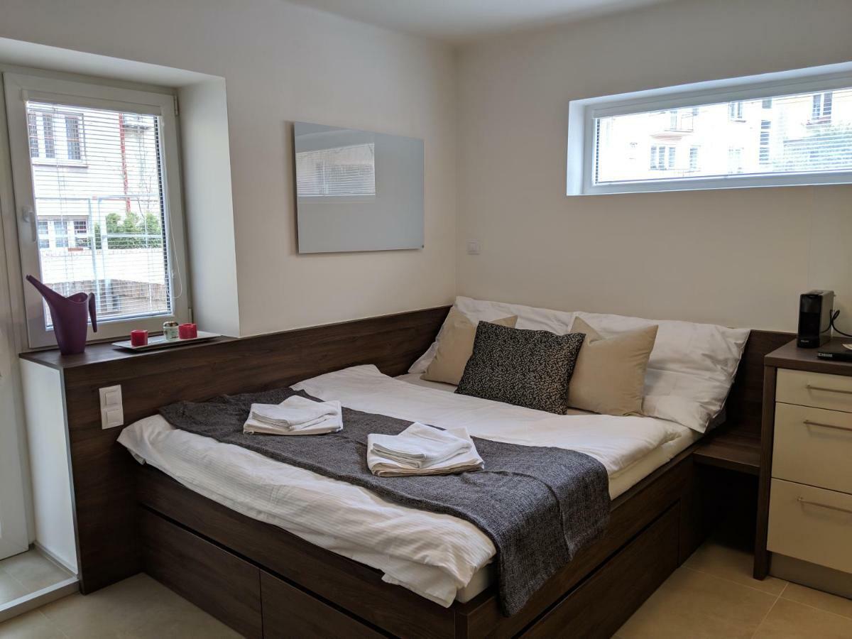 Ap10 - Apartments 4U Brezinova "Overnight Simply" Hradec Králové 外观 照片